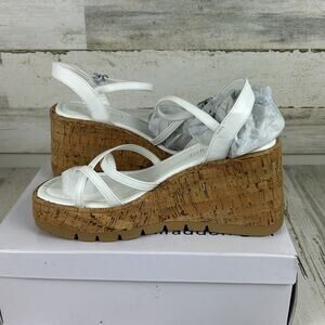 Madden Girl Volt womens size 9 M white faux leather buckle strappy sandals new